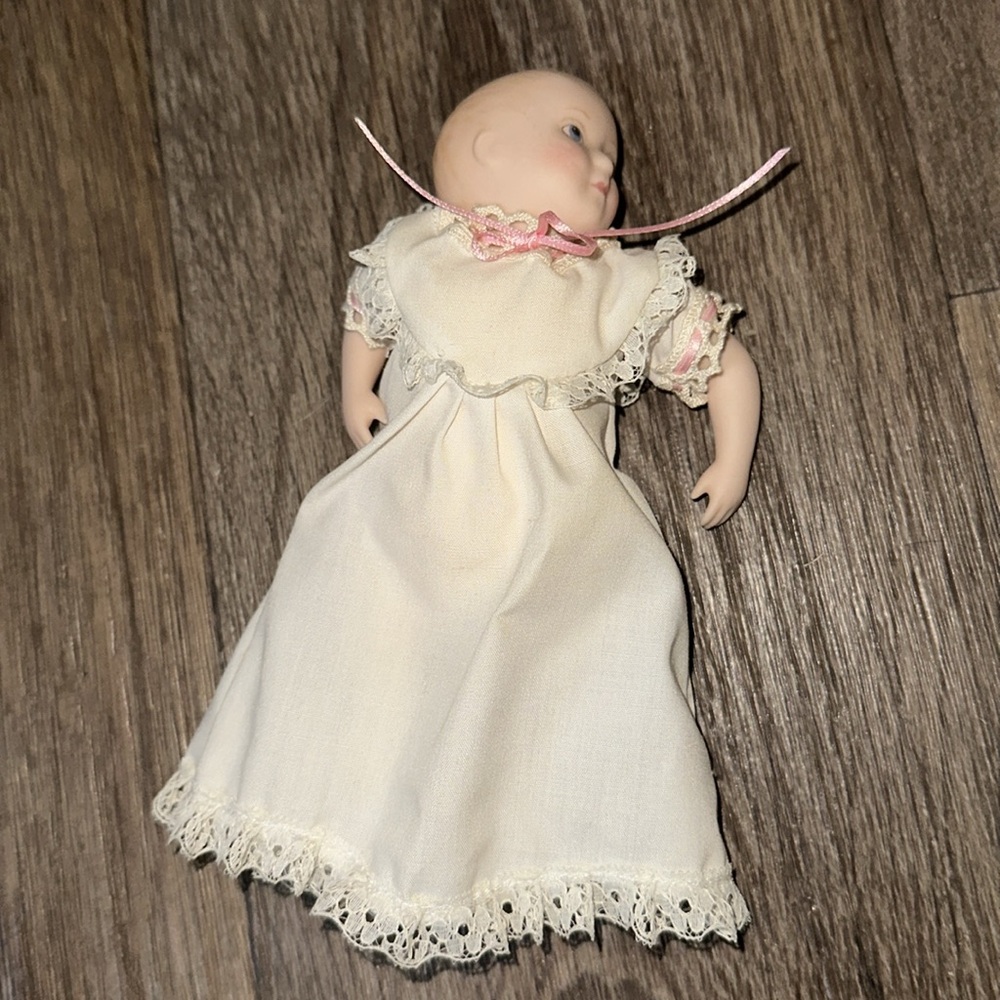 Franklin Mint Porcelain Dolls “A Mother’s Love”, 1986 - Picture 6 of 8